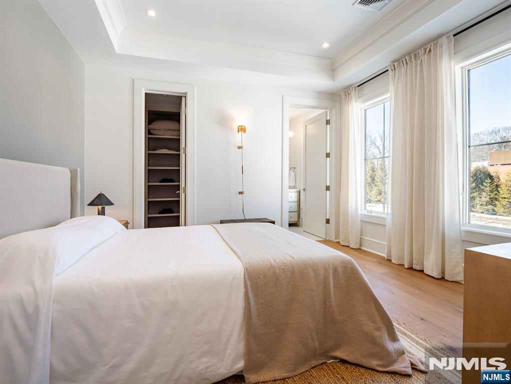 16-18 Paris Avenue 4