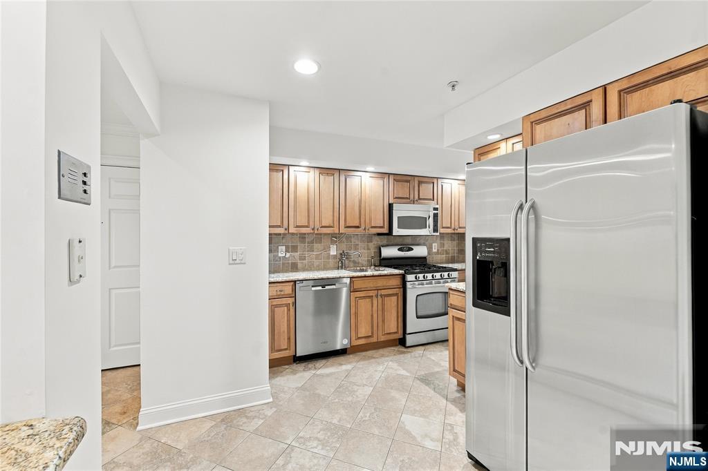 20 Blanche Avenue E204