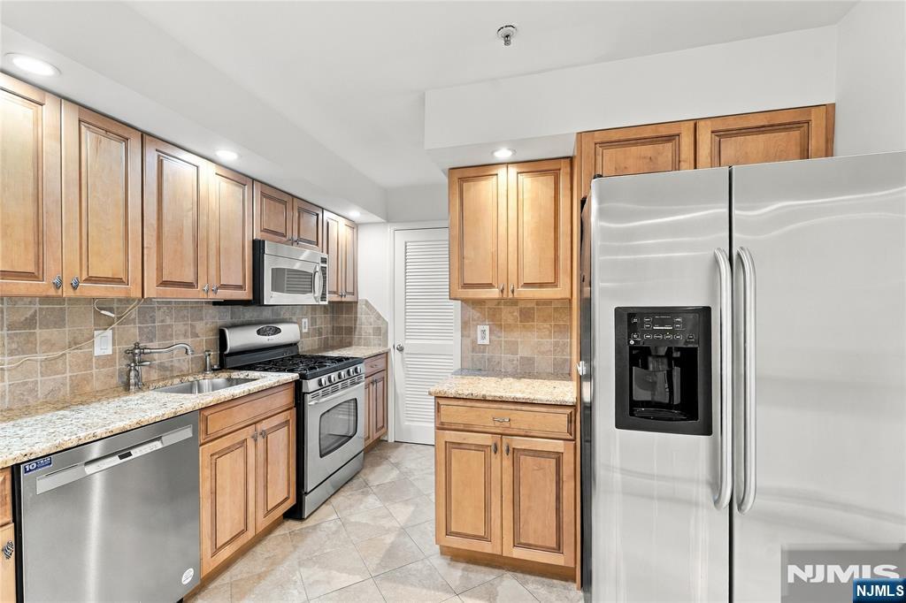 20 Blanche Avenue E204