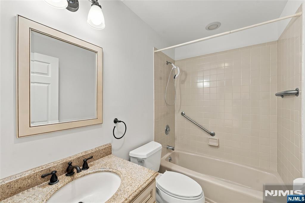 20 Blanche Avenue E204