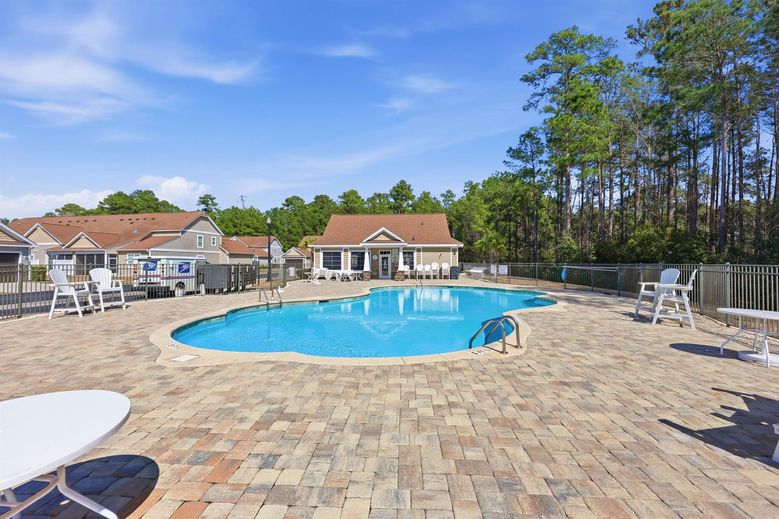 131 Machrie Loop Unit: D End Unit