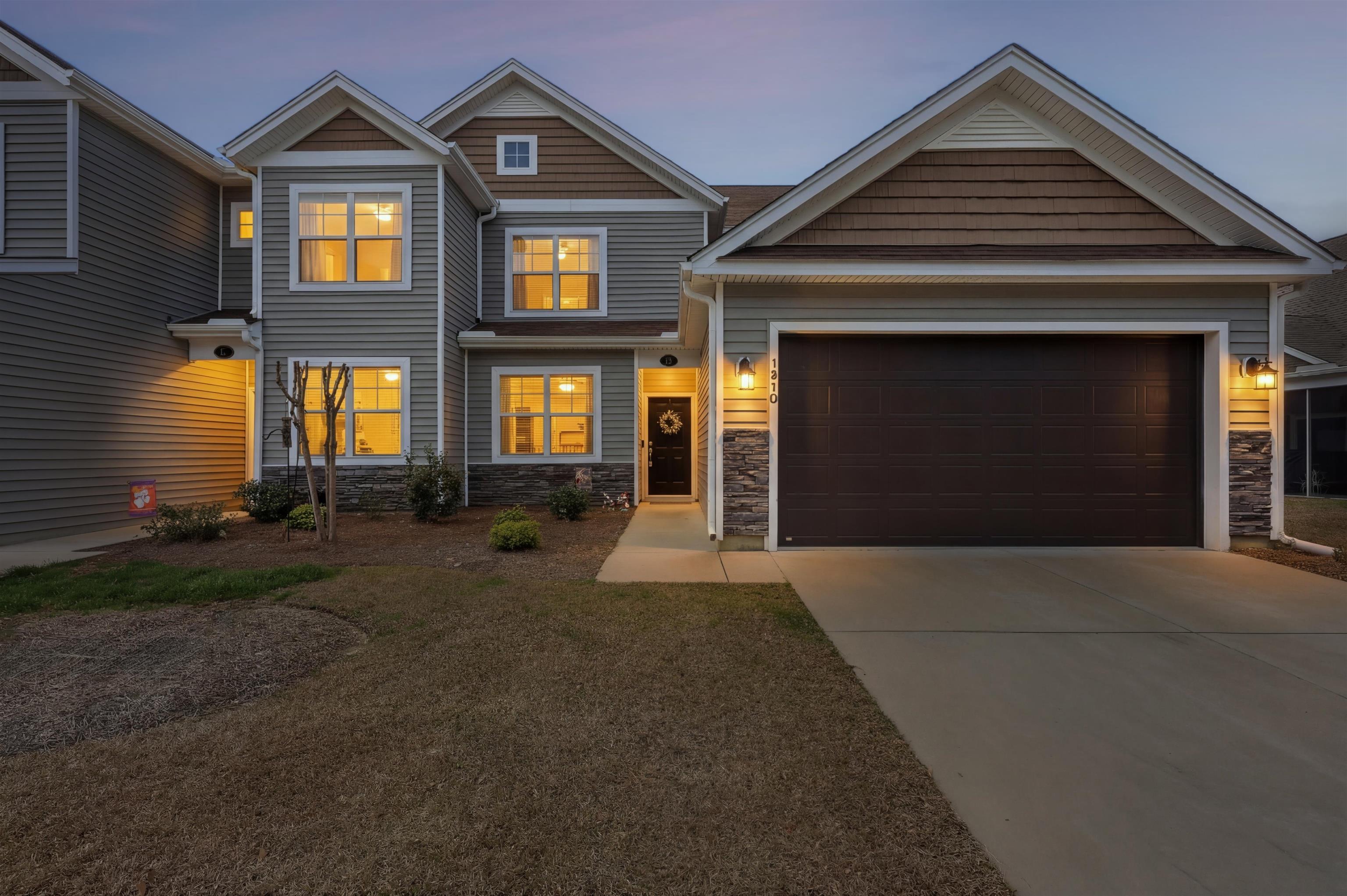 131 Machrie Loop Unit: D End Unit