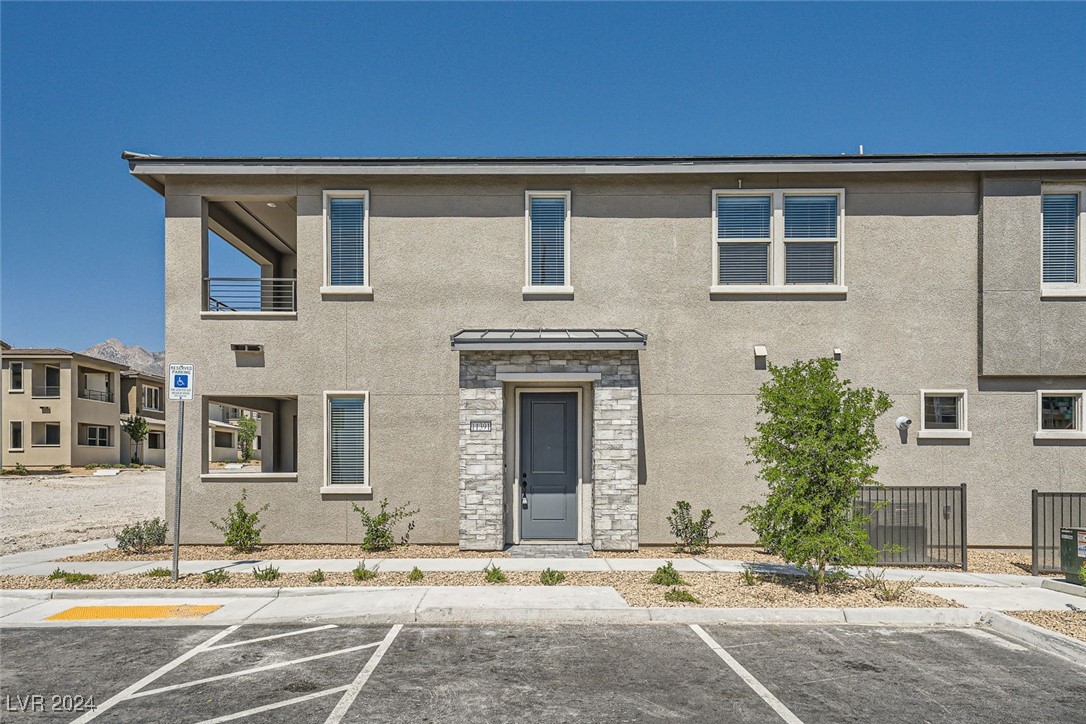 11391 Peak Landing Avenue