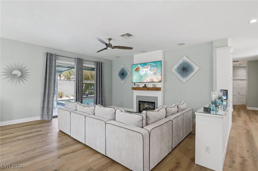 3127 Redwood Street