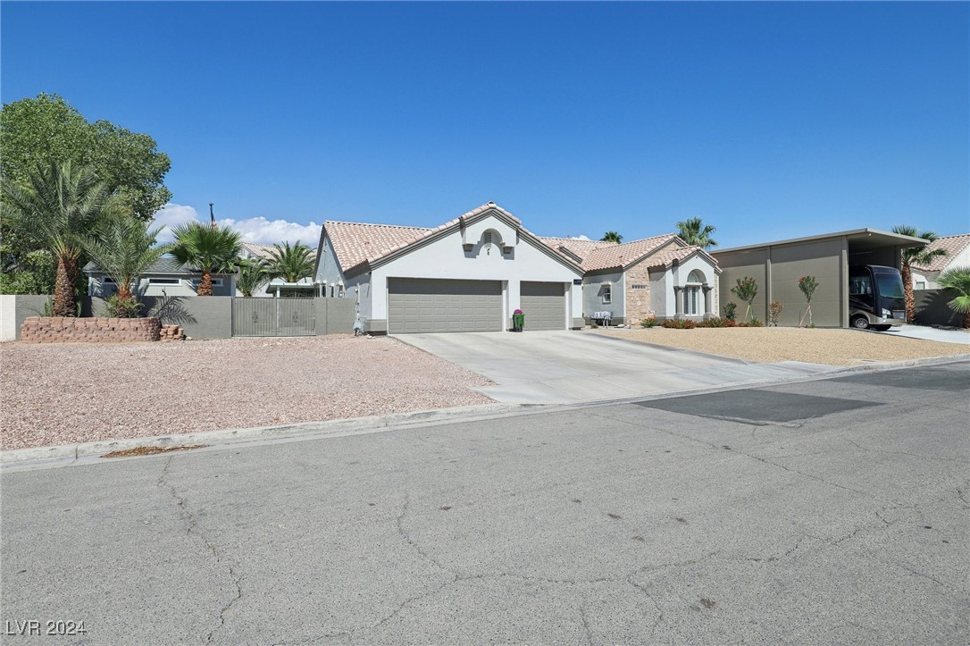 3127 Redwood Street