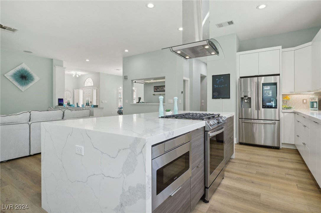 3127 Redwood Street