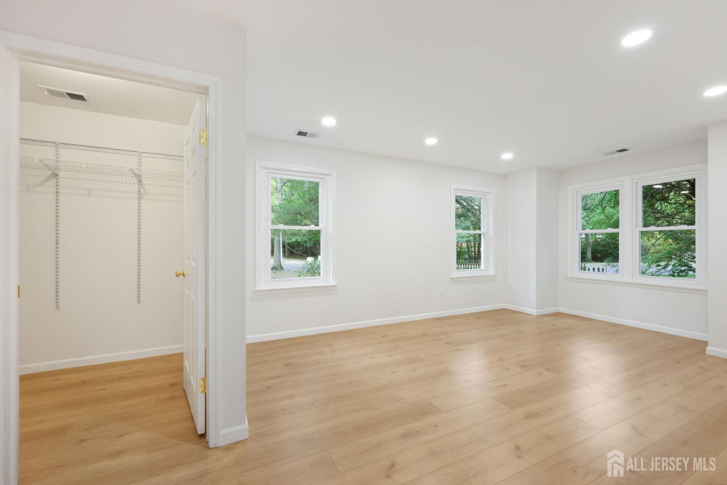 102 Raintree Court, Helmetta