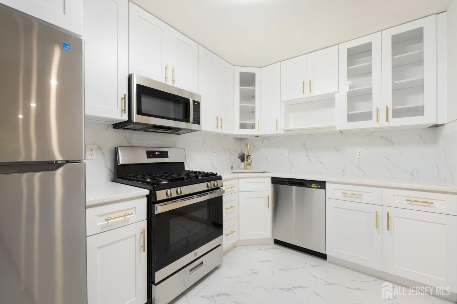 102 Raintree Court, Helmetta