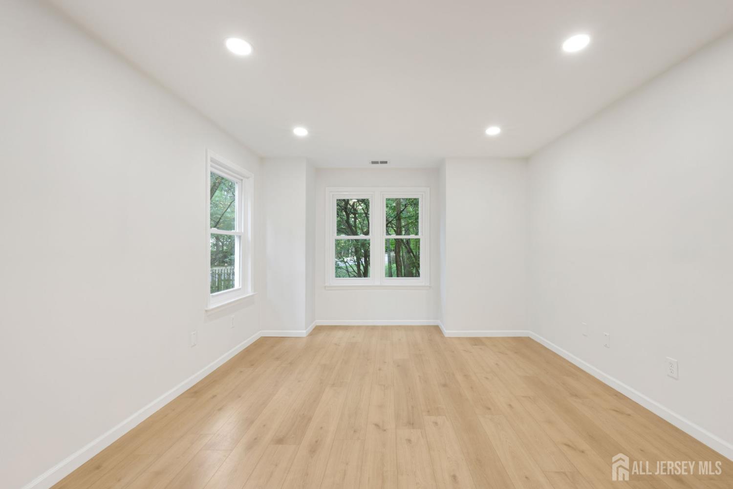 102 Raintree Court, Helmetta