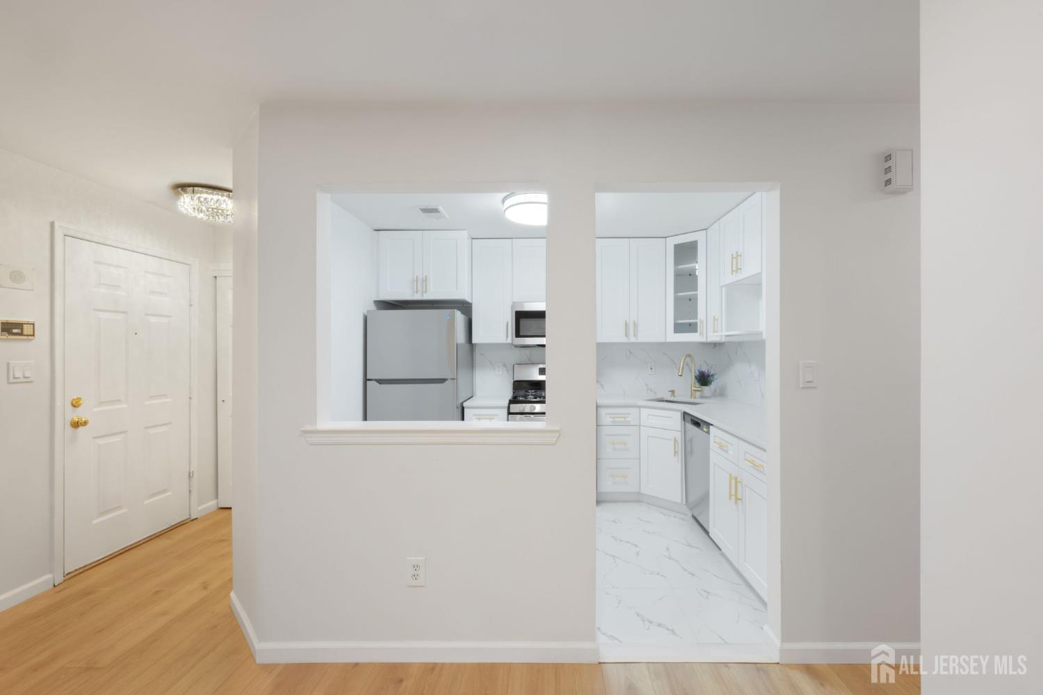 102 Raintree Court, Helmetta