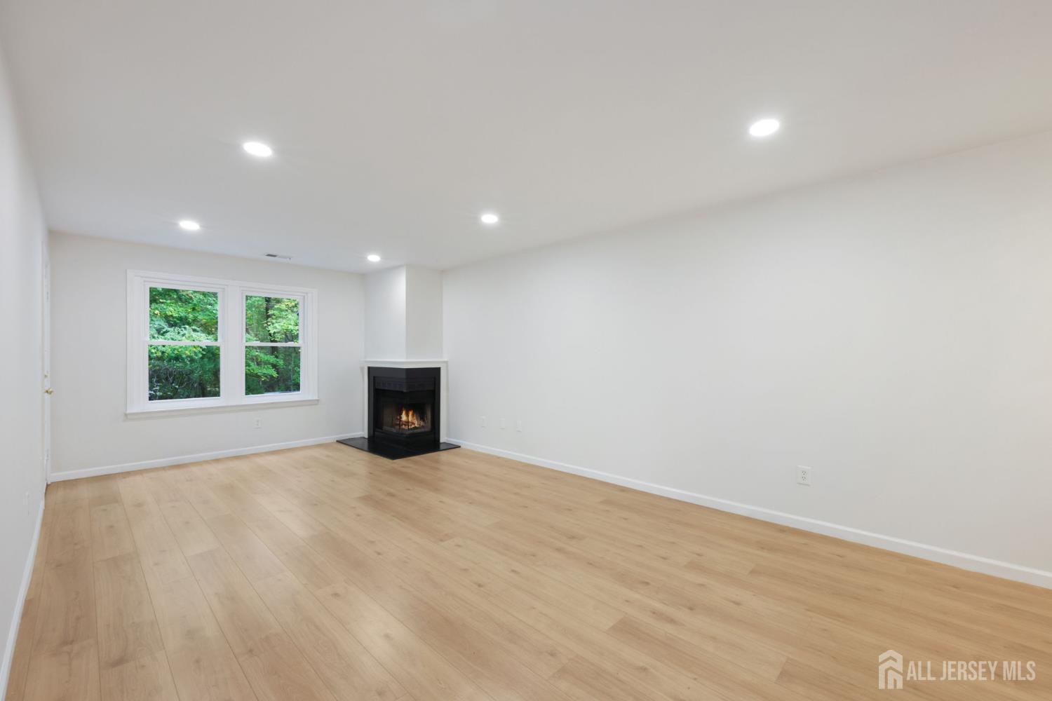 102 Raintree Court, Helmetta