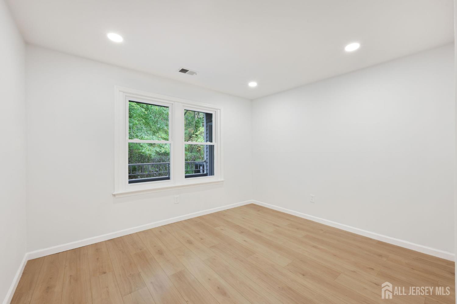 102 Raintree Court, Helmetta