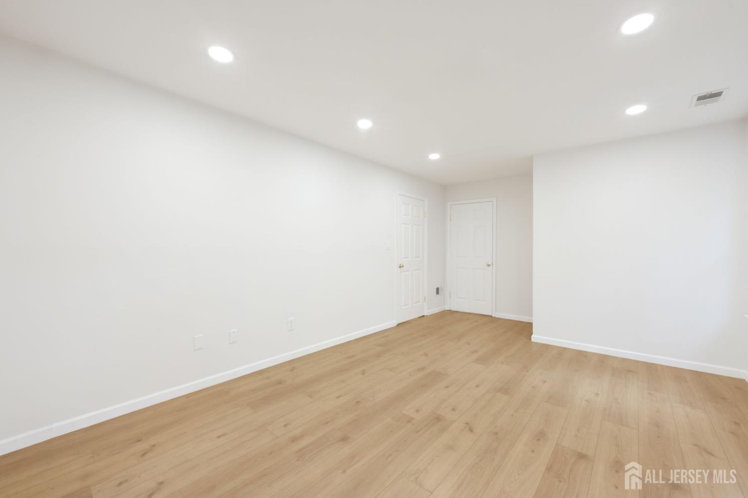 102 Raintree Court, Helmetta