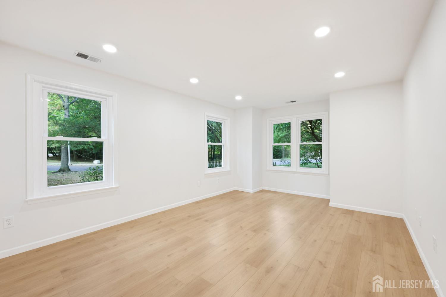102 Raintree Court, Helmetta