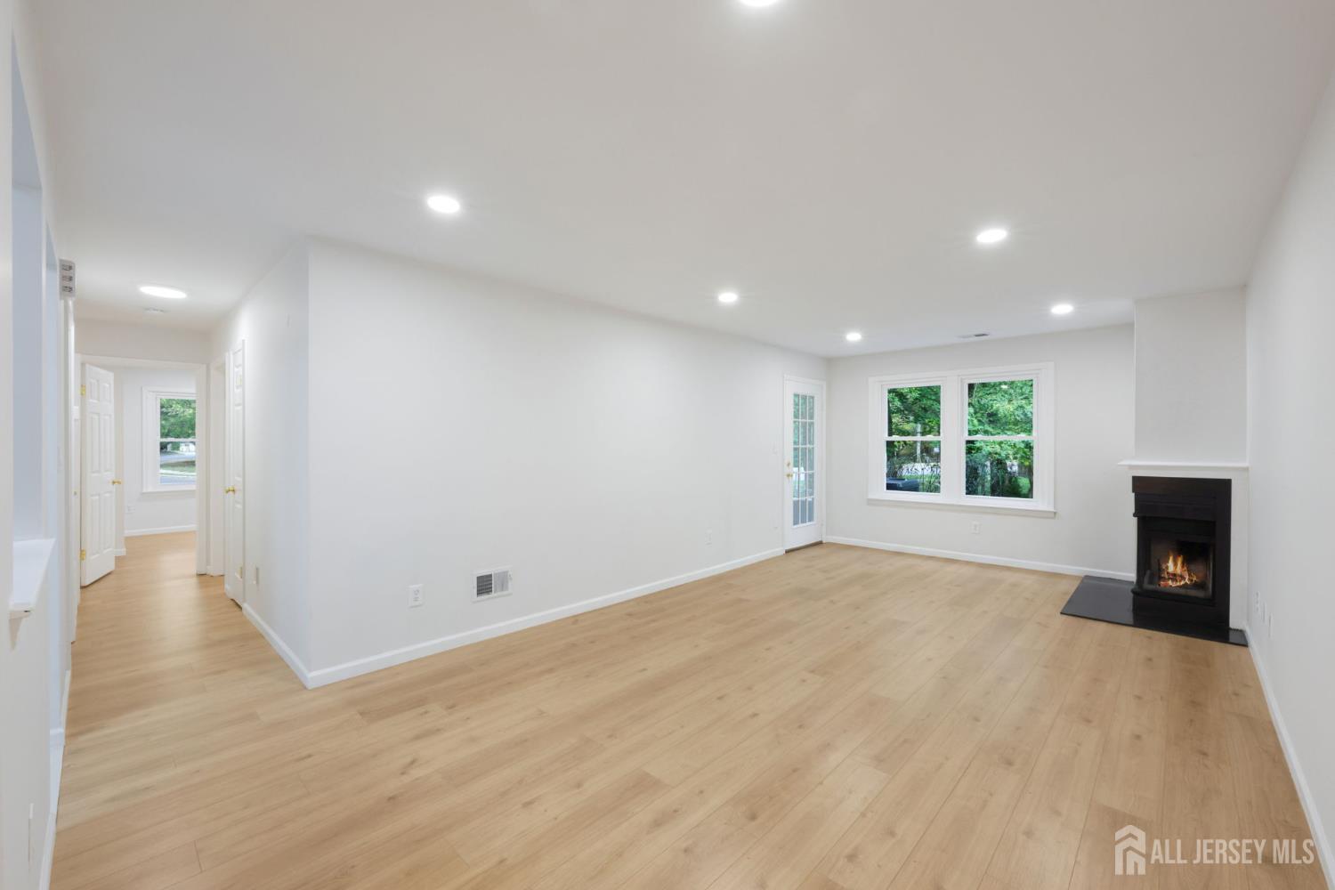 102 Raintree Court, Helmetta