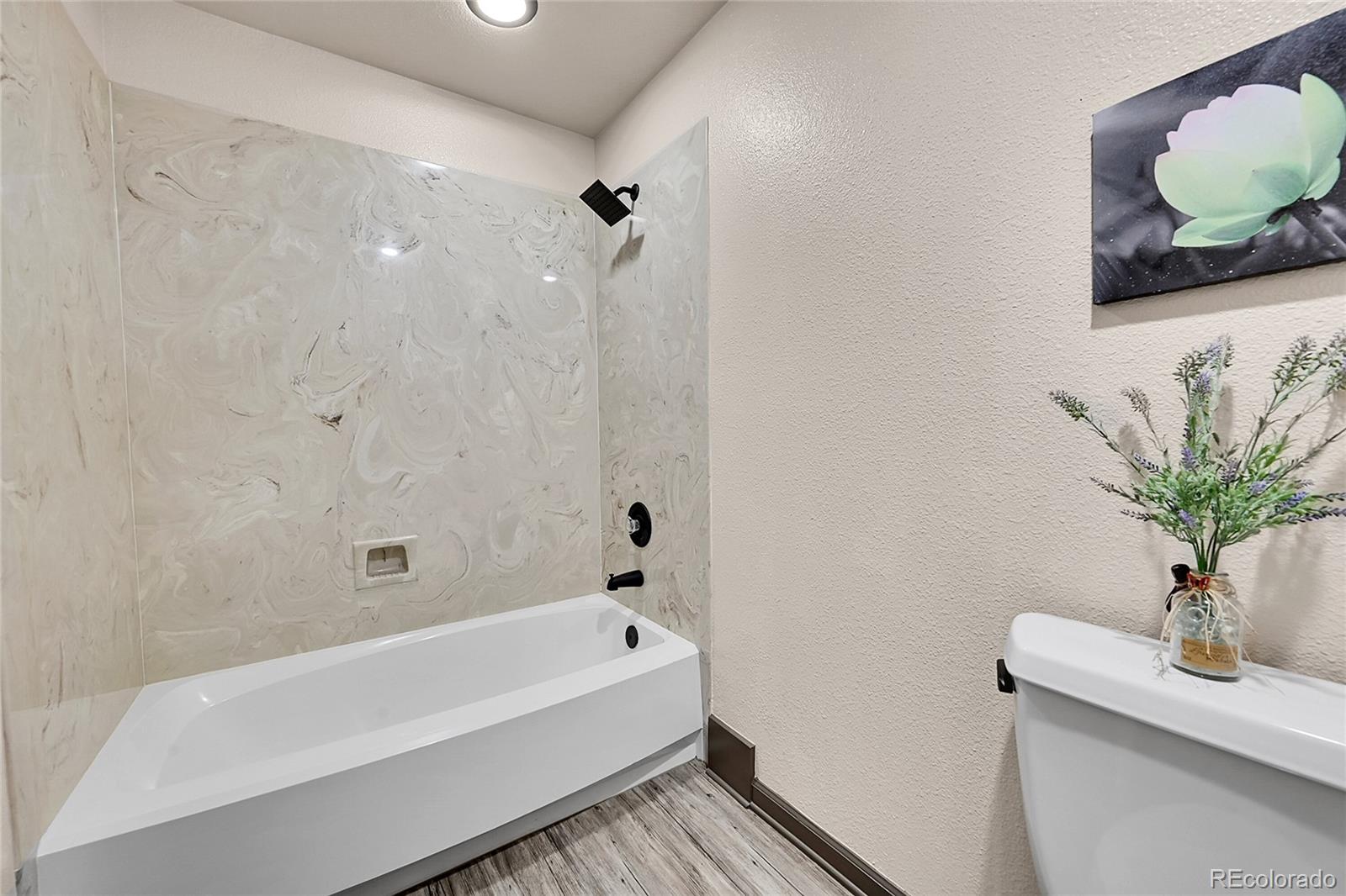 525 Regent Lane