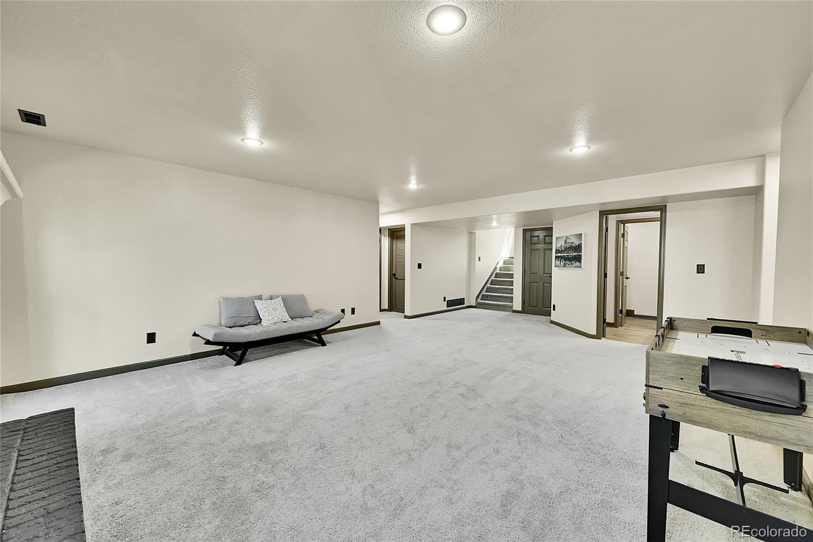 525 Regent Lane
