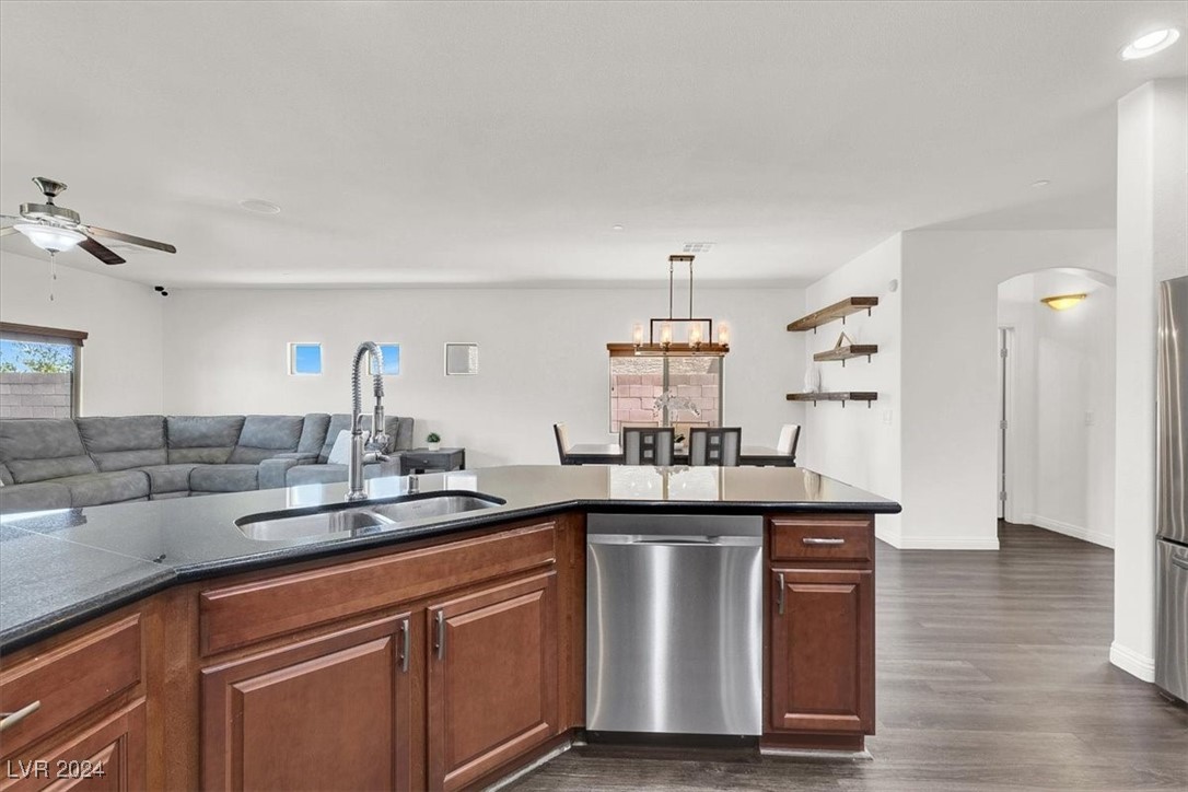 812 Applecross Avenue