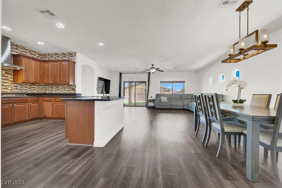 812 Applecross Avenue