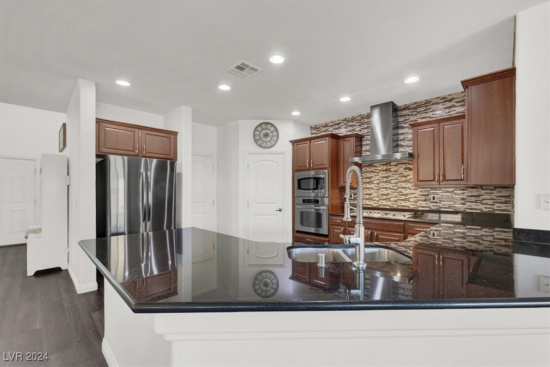 812 Applecross Avenue