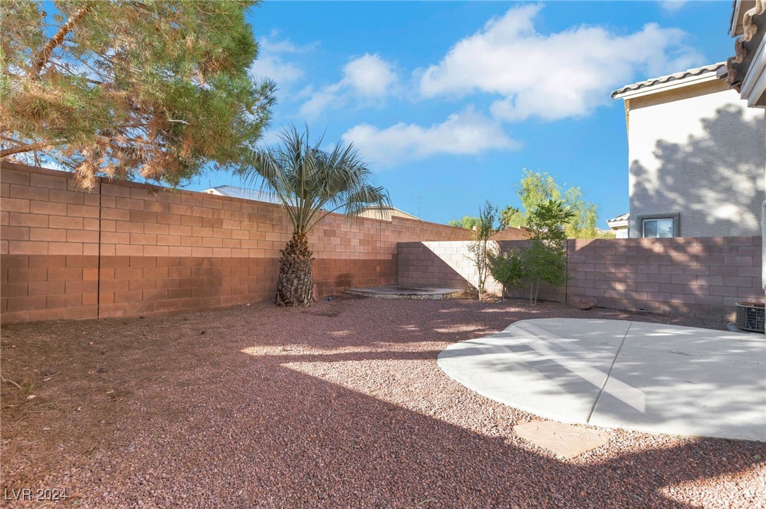 11033 Meadow Leaf Avenue