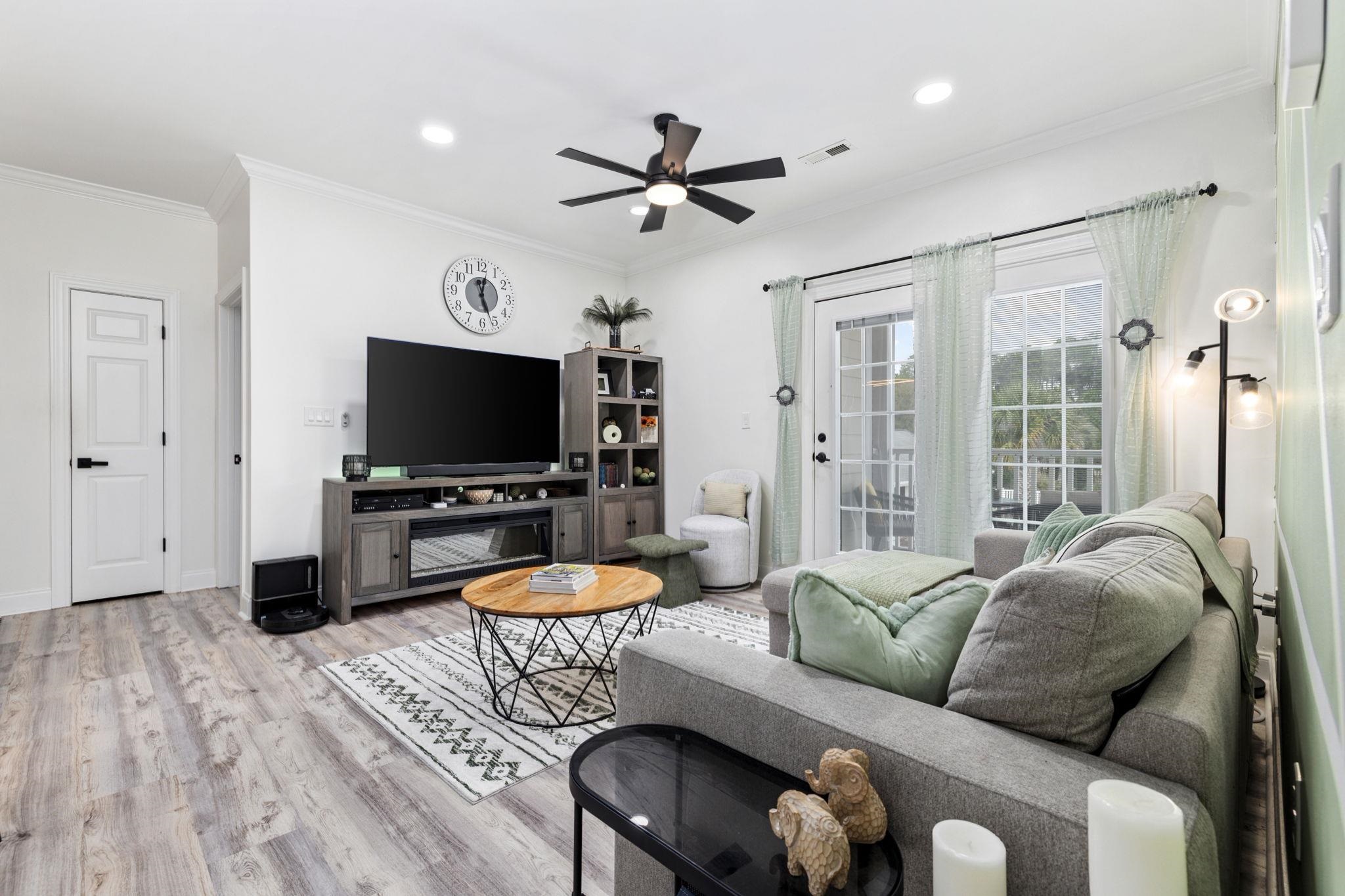 2013 Silvercrest Dr. Unit: 30-F