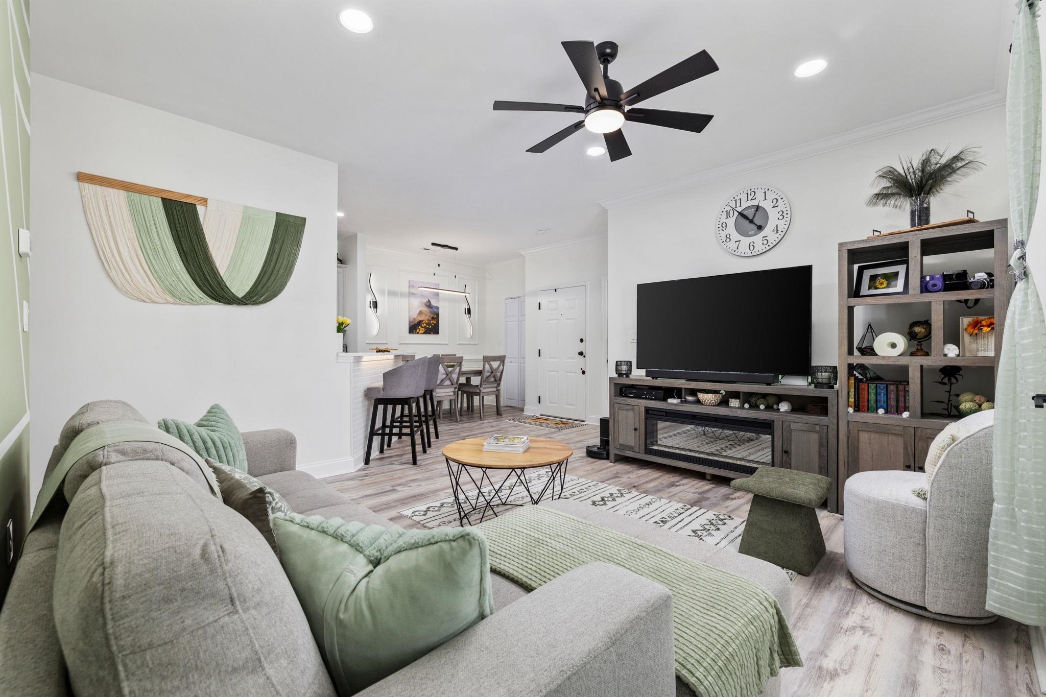 2013 Silvercrest Dr. Unit: 30-F