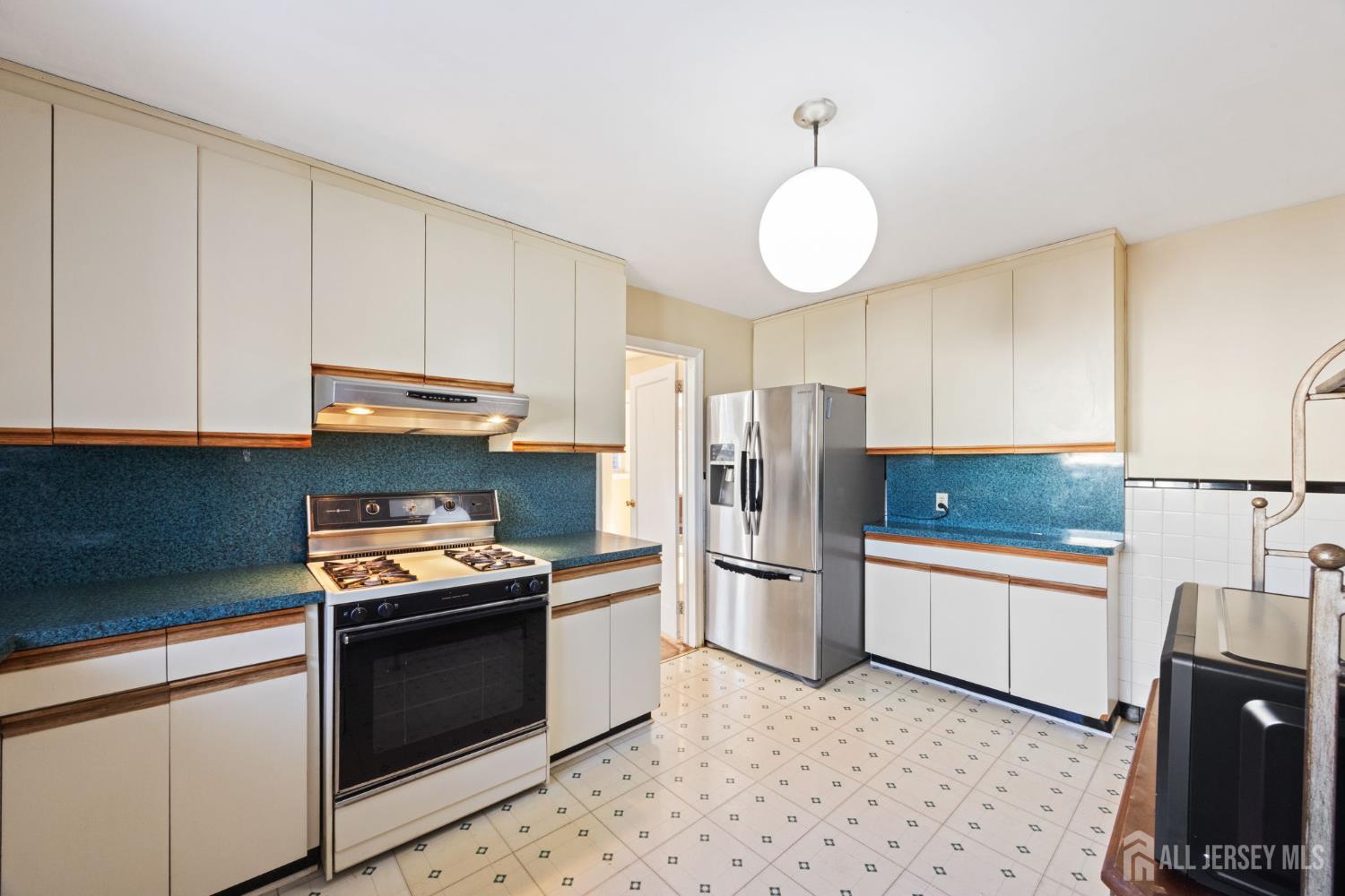 298 SE Newark Avenue