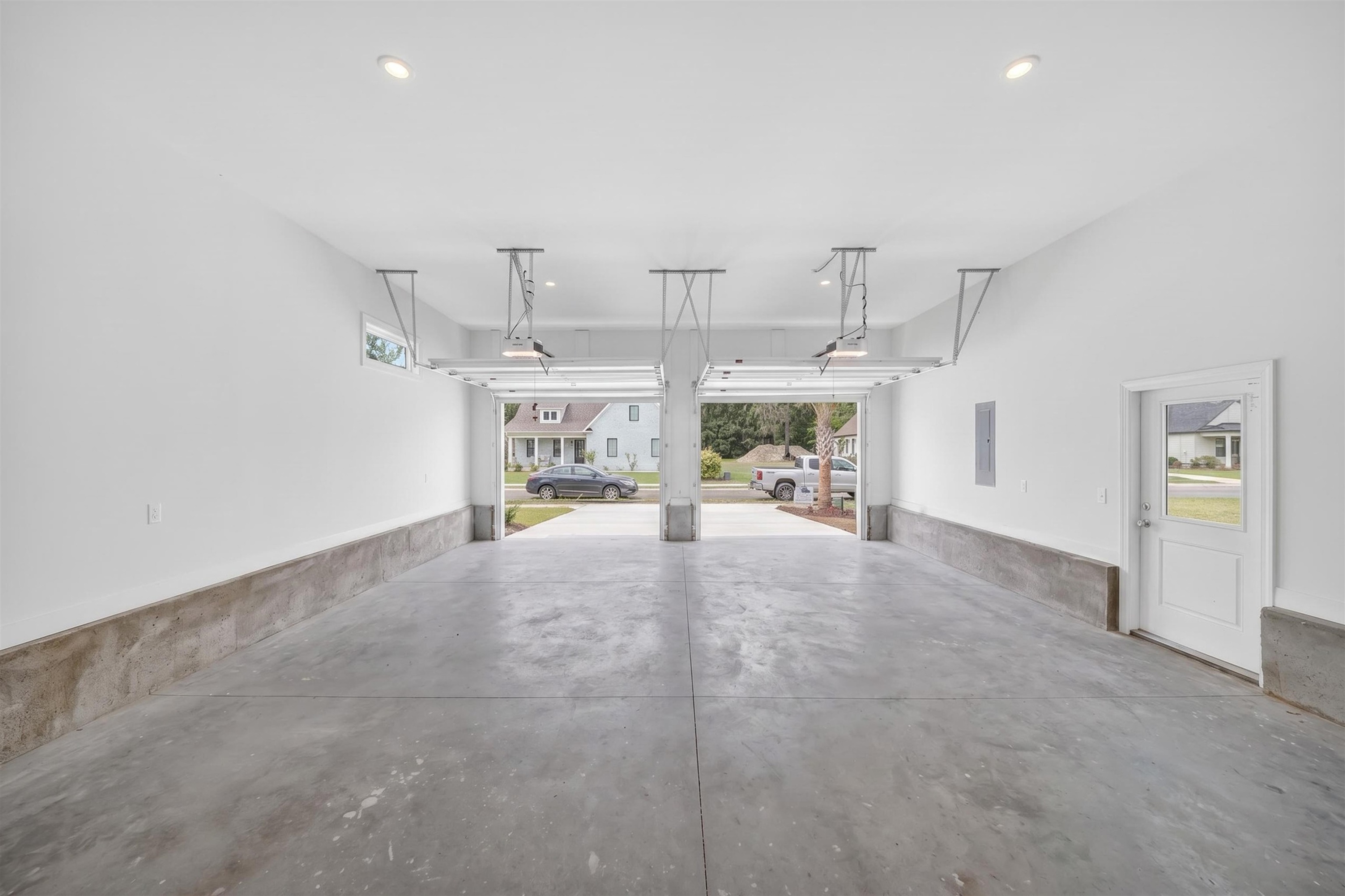 986 Shipmaster Ave.