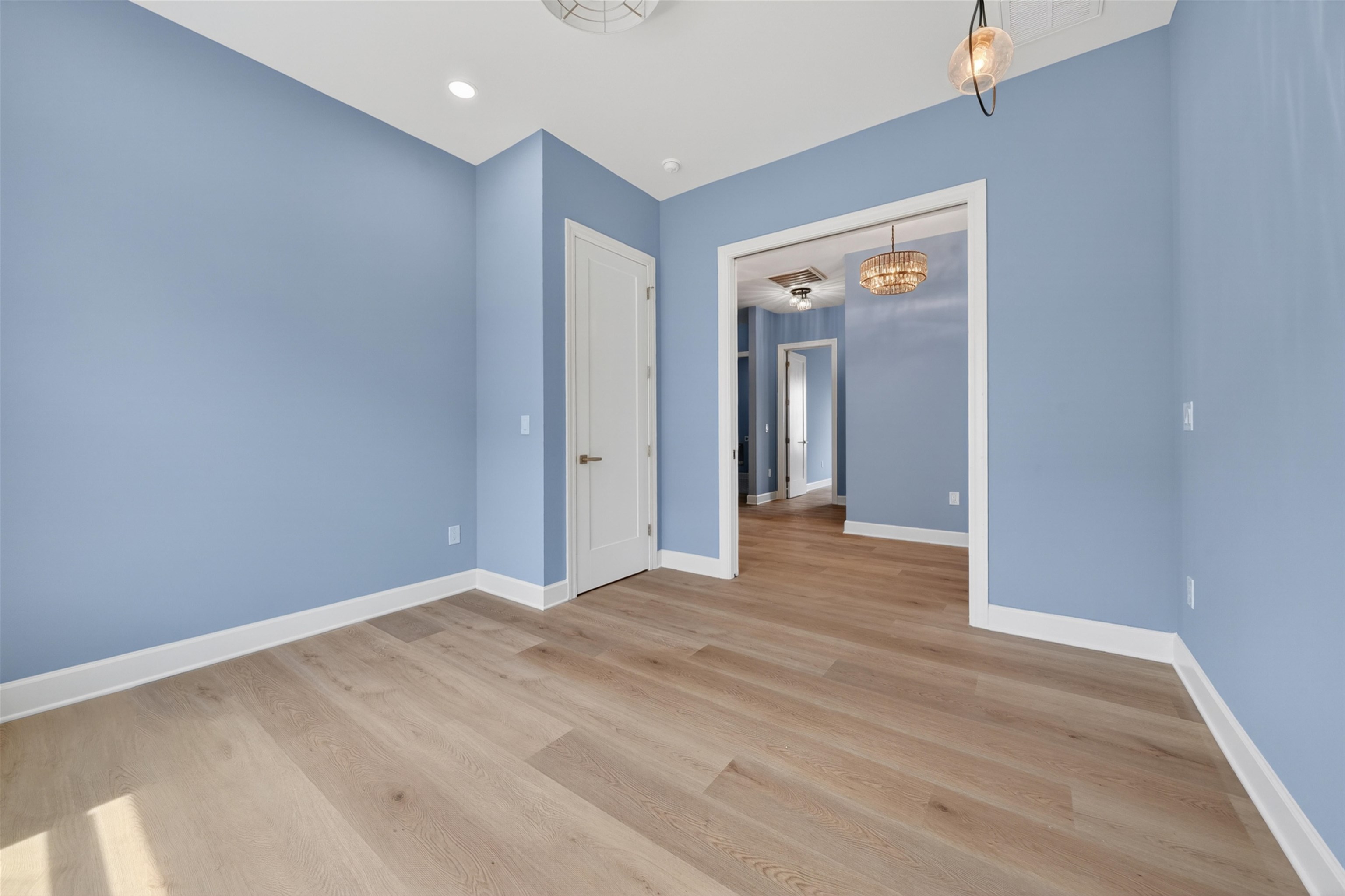 986 Shipmaster Ave.