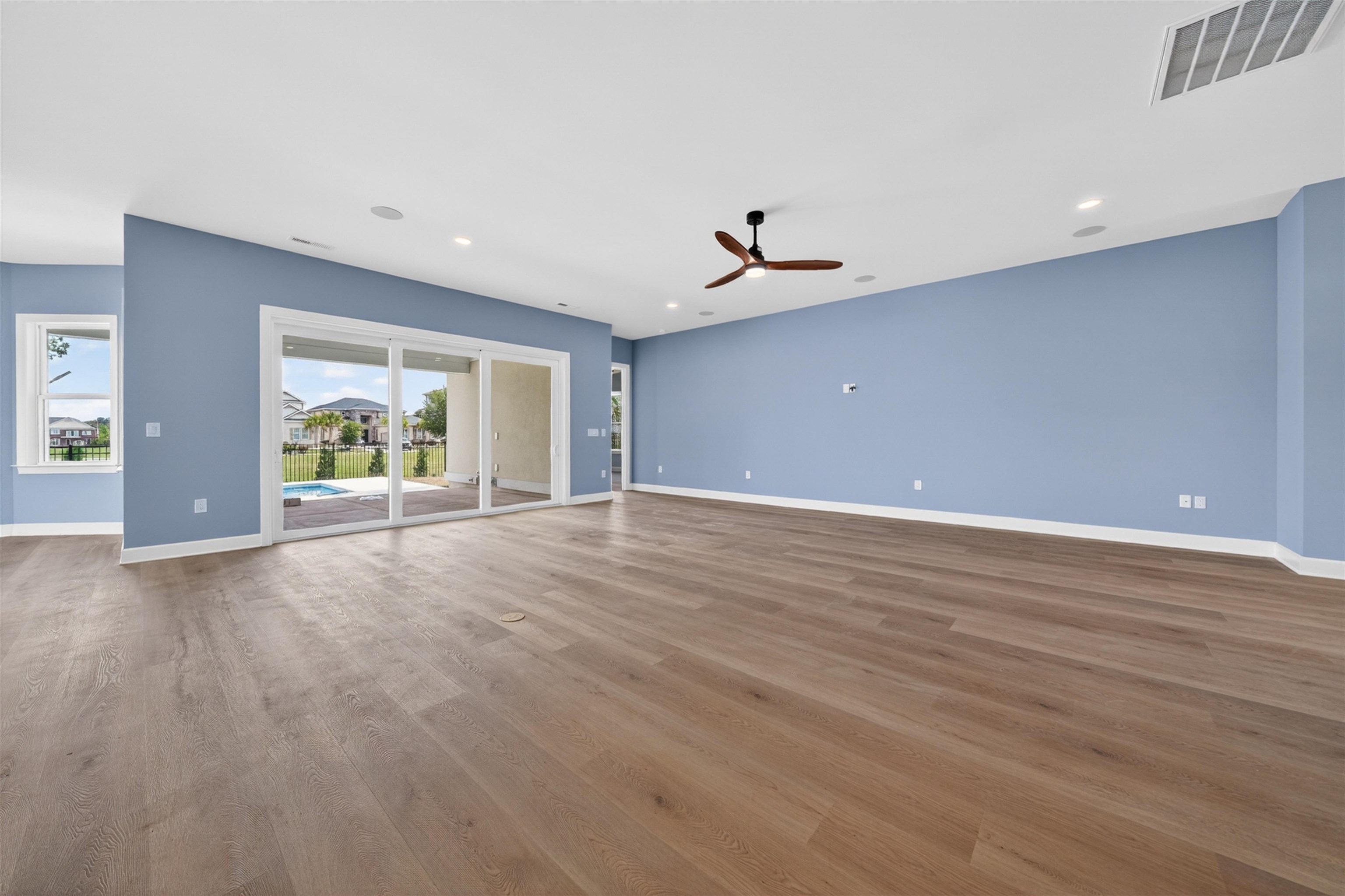 986 Shipmaster Ave.