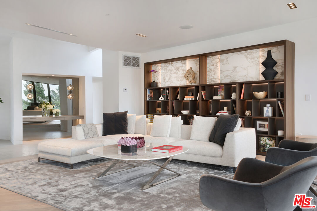 500 Chalette Dr