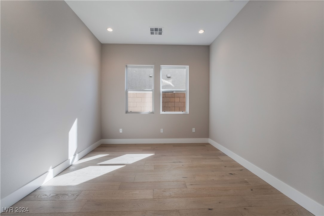 10214 Sequoia Glen Avenue