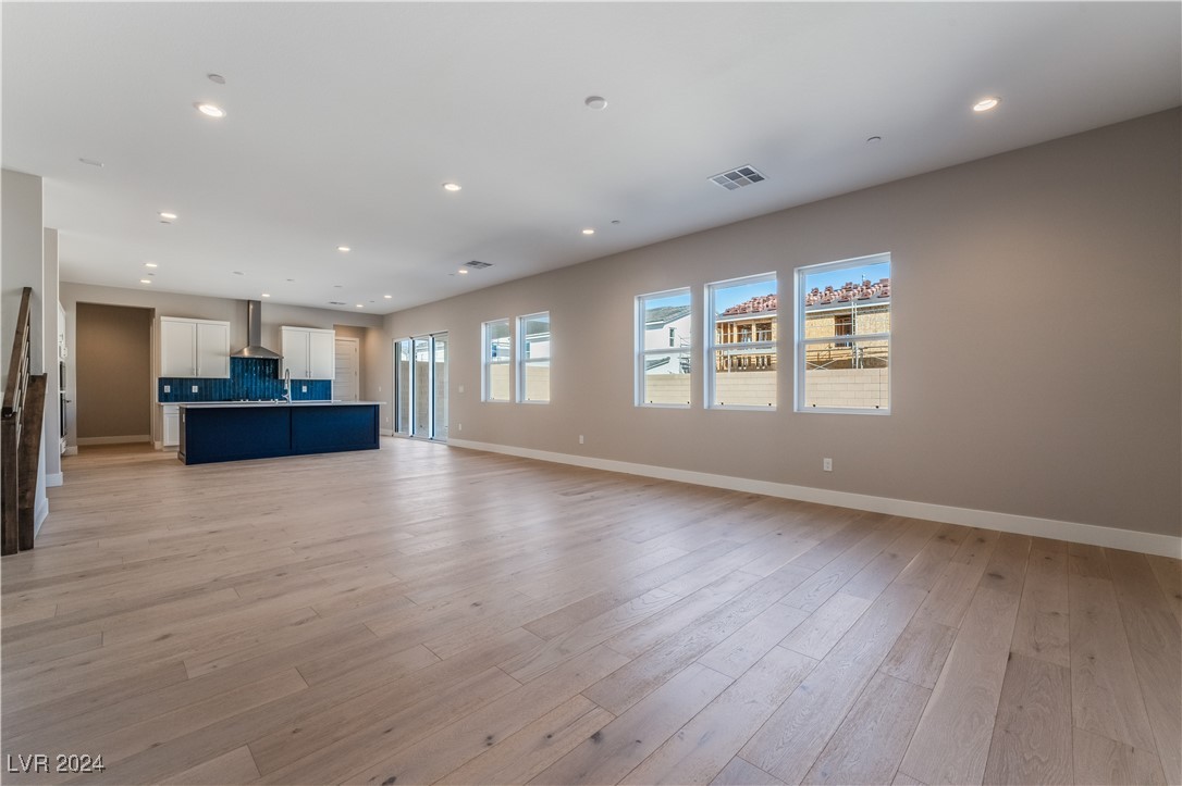 10214 Sequoia Glen Avenue