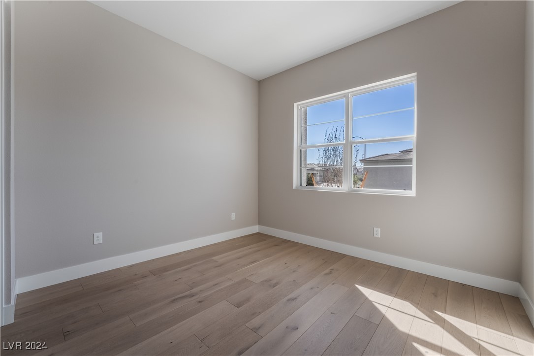 10214 Sequoia Glen Avenue