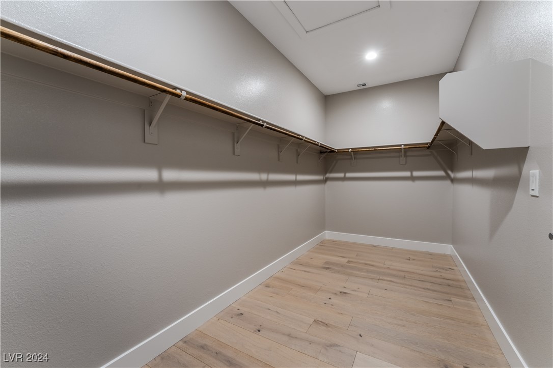 10214 Sequoia Glen Avenue