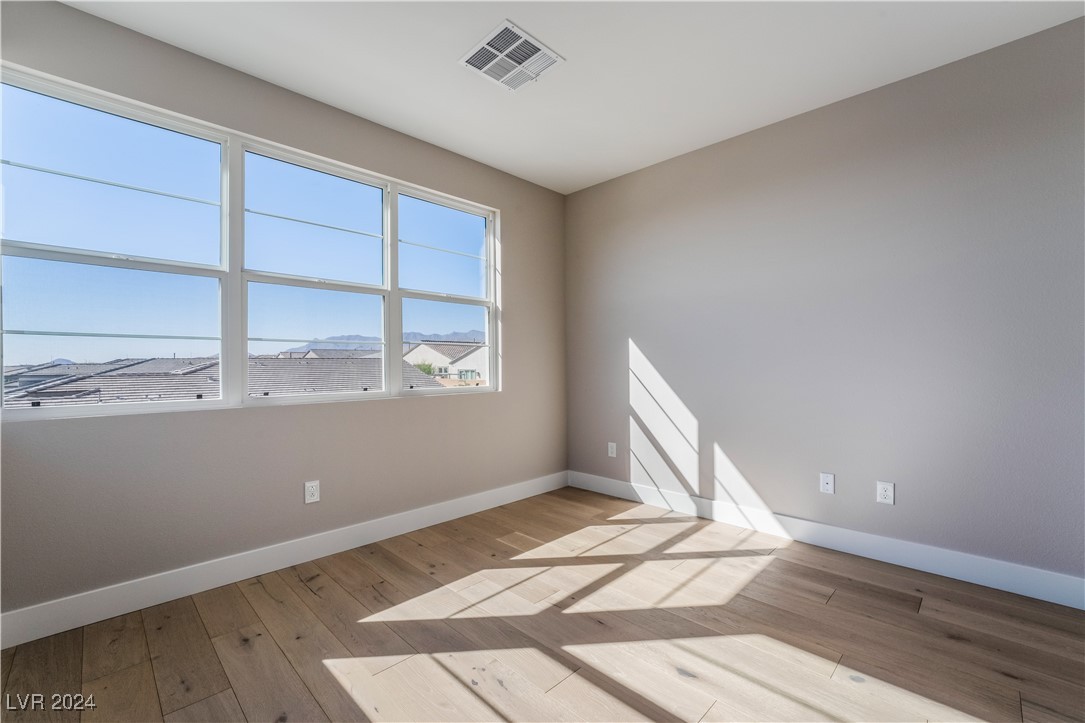 10214 Sequoia Glen Avenue