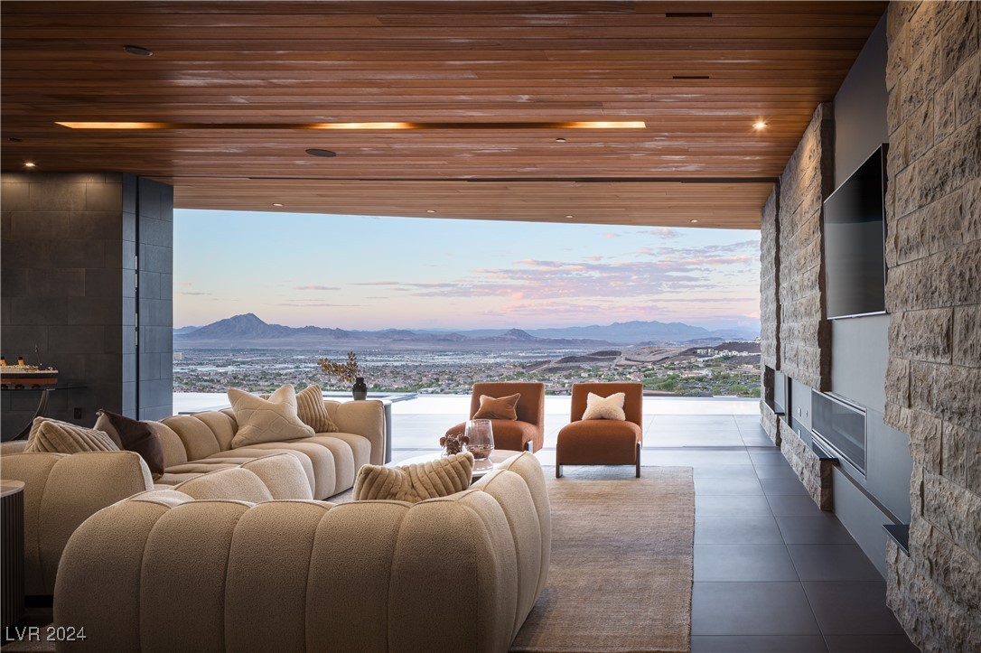 641 Dragon Peak Drive