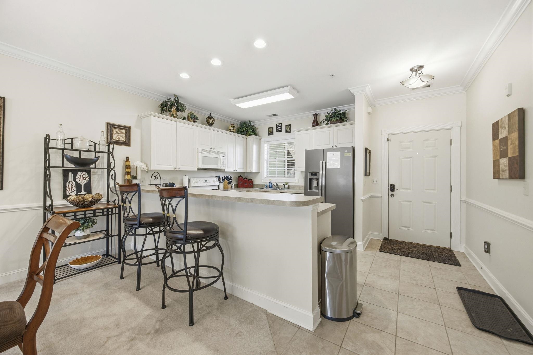 4895 Luster Leaf Circle Unit: 204