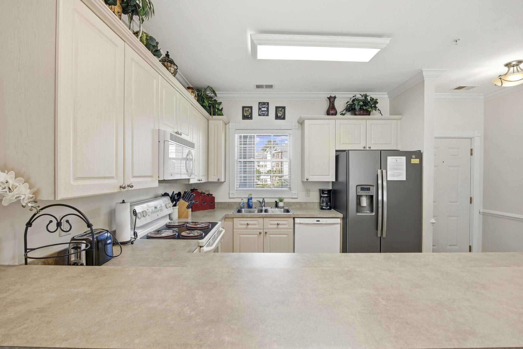 4895 Luster Leaf Circle Unit: 204