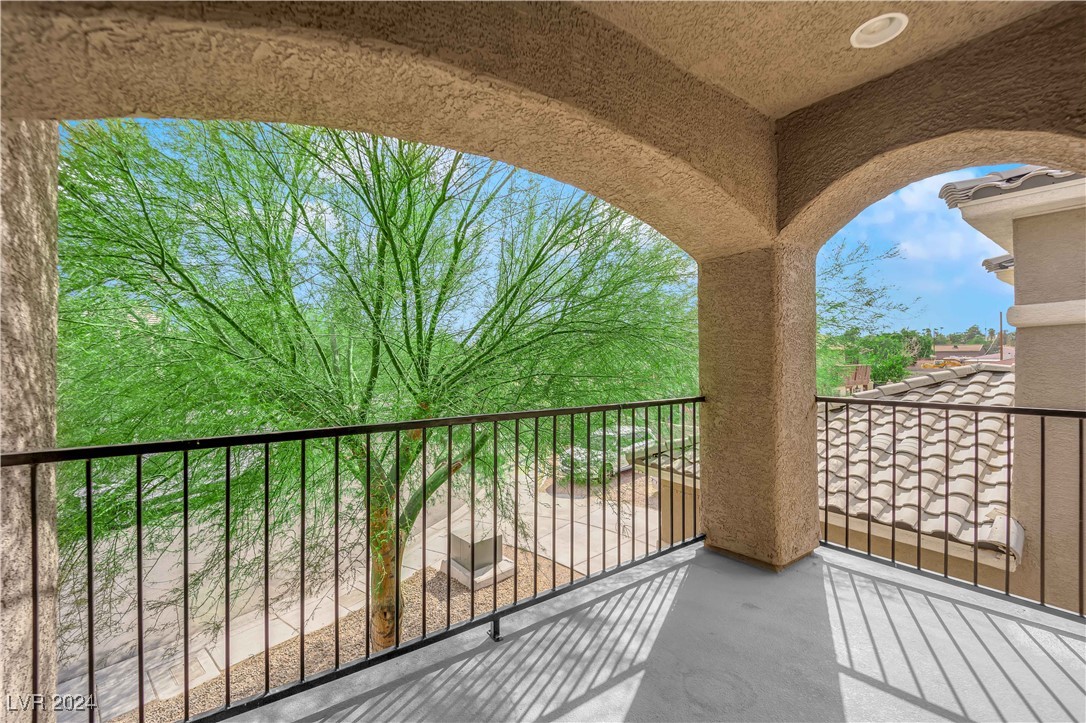 4586 Tulipan Way