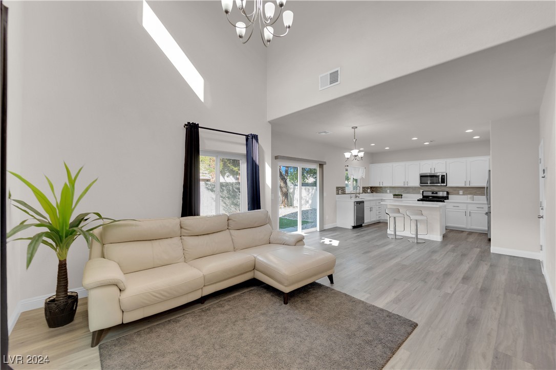 4586 Tulipan Way