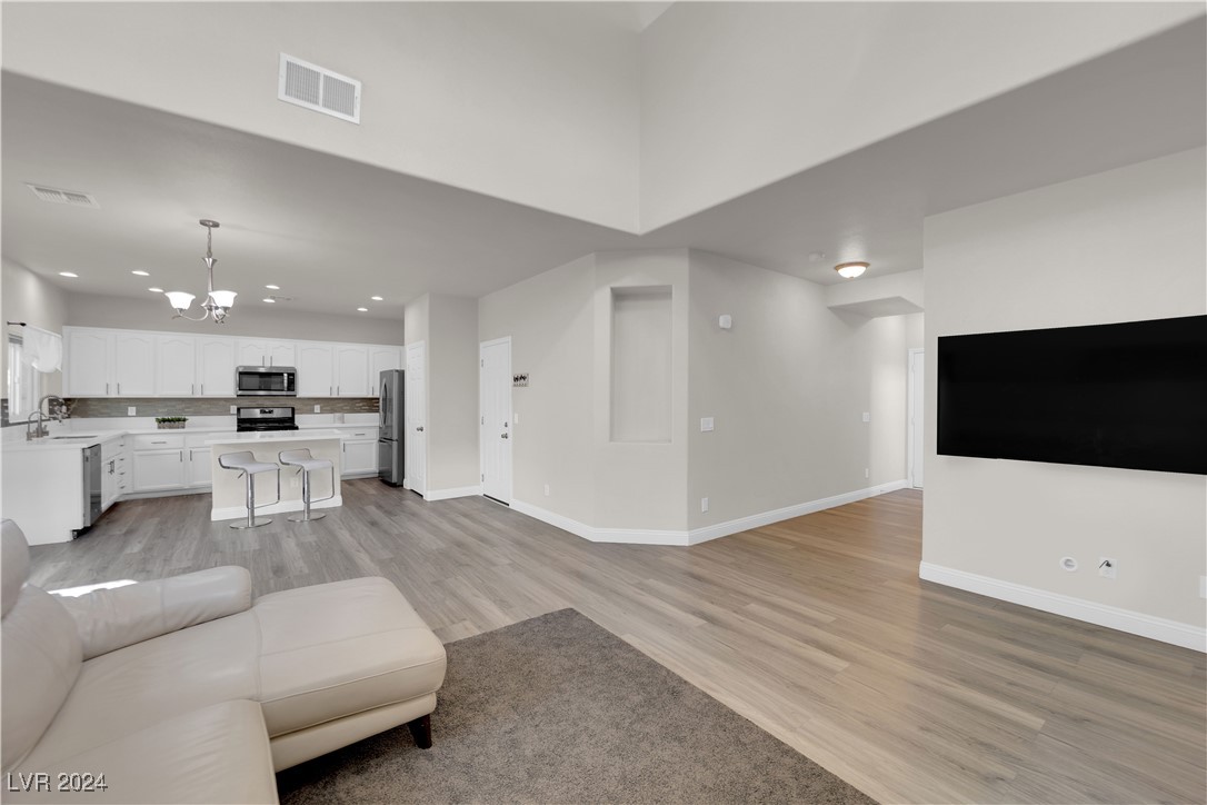 4586 Tulipan Way