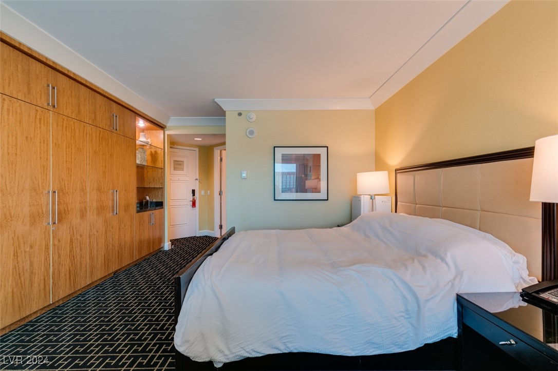 2000 FASHION SHOW Drive 2604