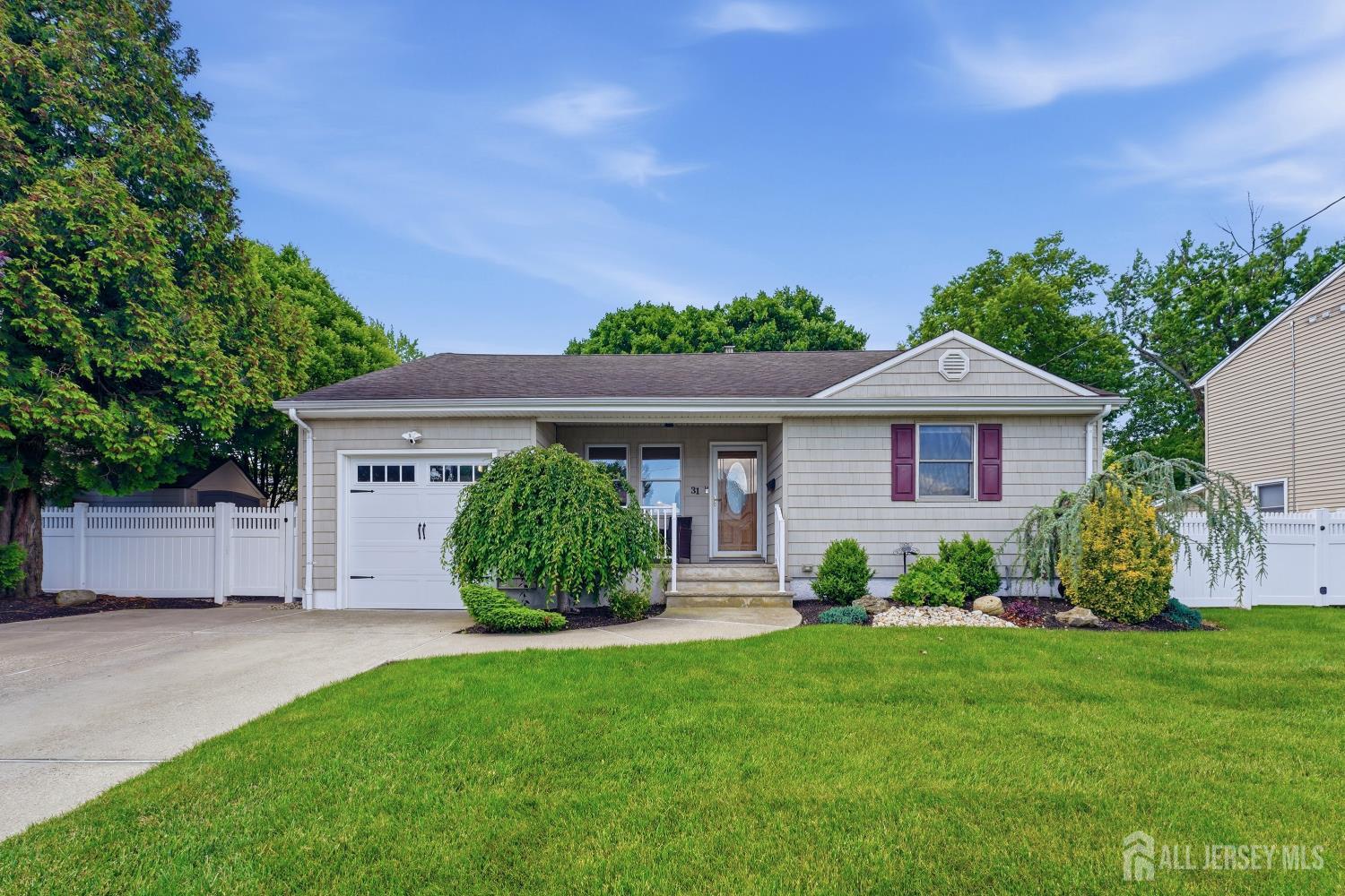 31 Middlehill Road