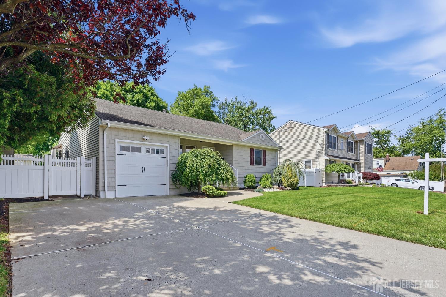 31 Middlehill Road