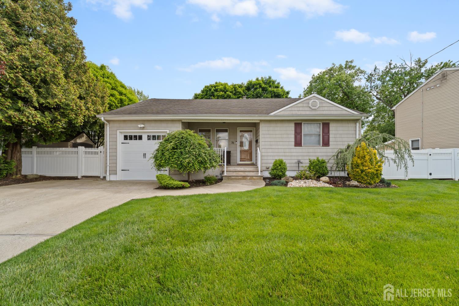 31 Middlehill Road
