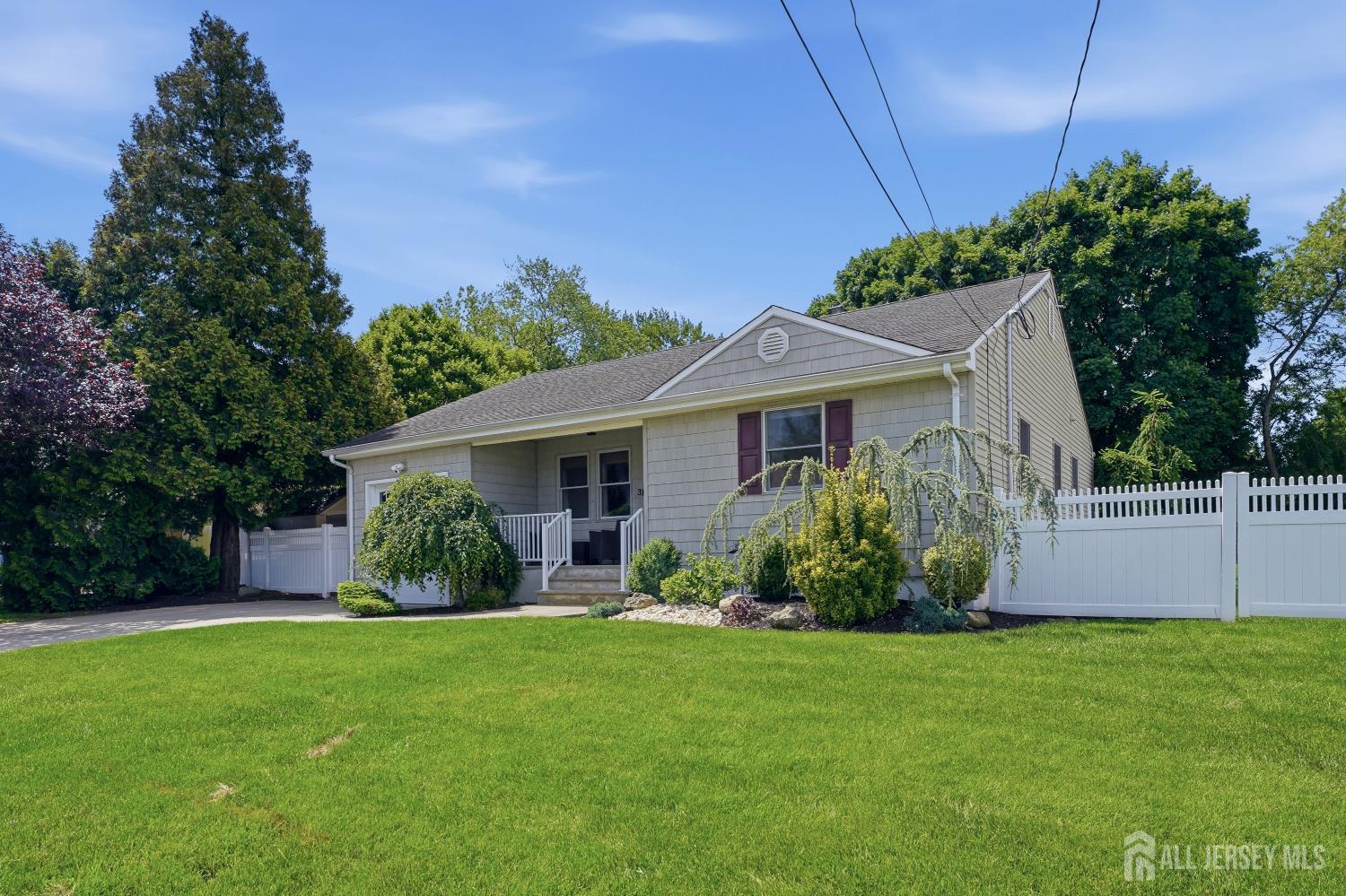 31 Middlehill Road