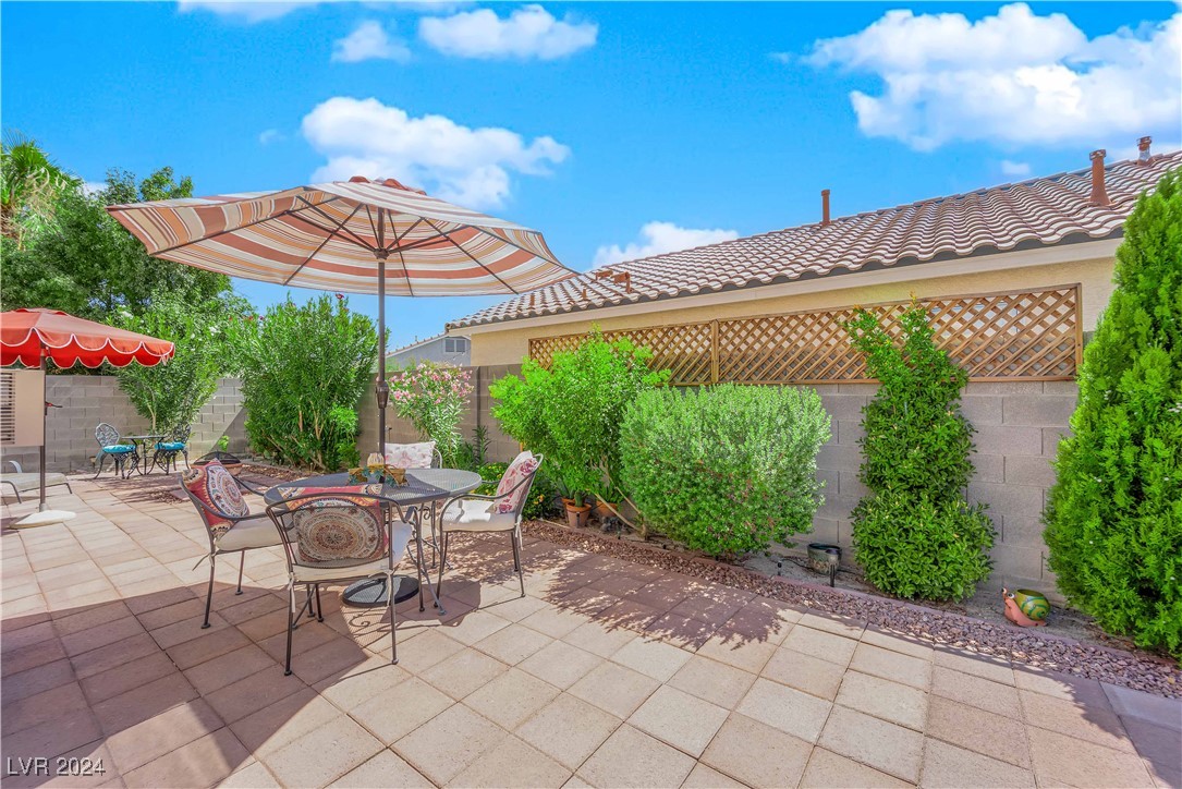 6120 Shallow Springs Street