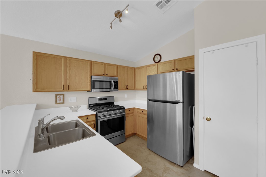 6120 Shallow Springs Street